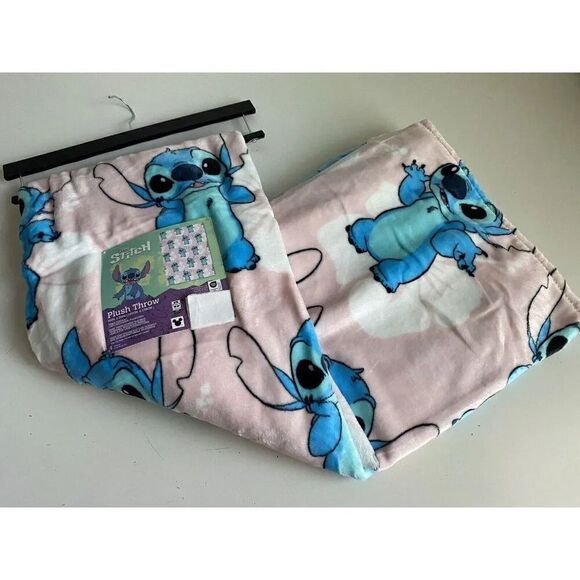 Disney Stitch Plush Soft Blanket Throw 50X70” Pink Hibiscus Flower All Over NEW - Picture 1 of 14